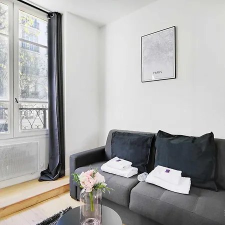Le Marais - Rue De Bretagne Paris